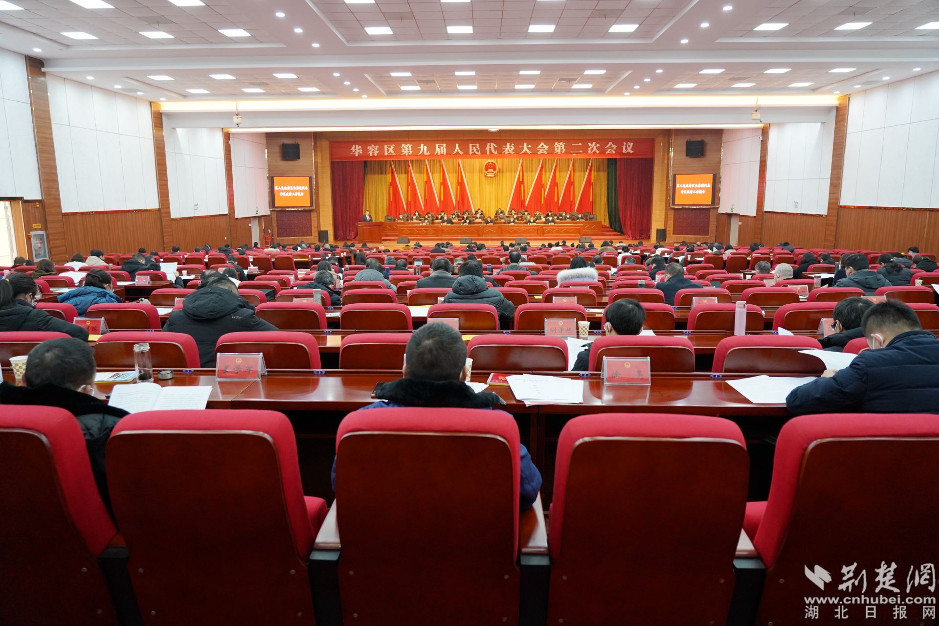 華容區(qū)第九屆人民代表大會(huì)第二次會(huì)議現(xiàn)場(chǎng)。.JPG.JPG