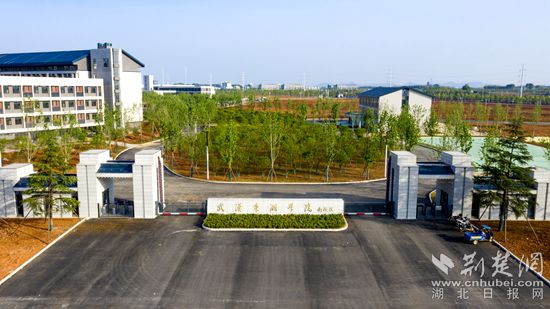 武漢東湖學院嘉魚校區(qū) 雷平攝_副本.jpg