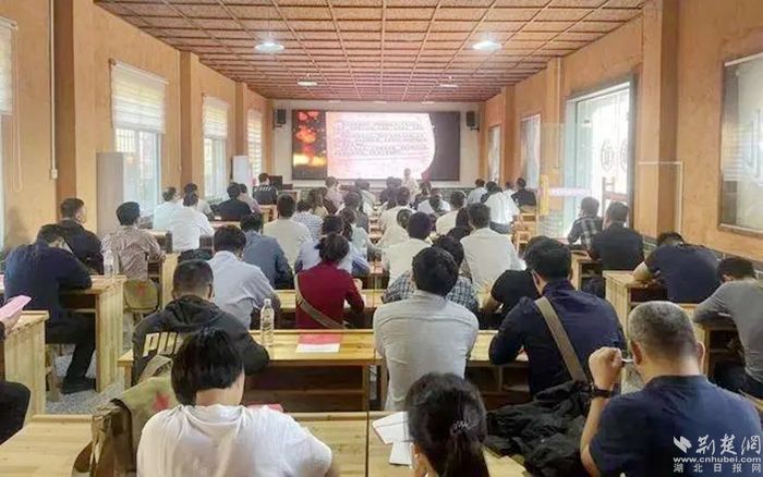 寧波、黃岡兩地人才交流現(xiàn)場。.webp.jpg.jpg