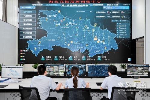 7.建成湖北交投智慧調(diào)度中心，接入全省6000多公里高速路段、1.5萬余路監(jiān)控視頻圖像，實(shí)現(xiàn)路網(wǎng)態(tài)勢全感知.jpg.jpg